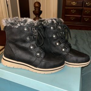 Cliffs by White Mountain…style Holly Boot..size 7.5 M